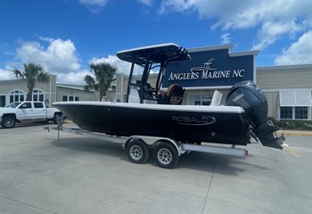 2025 Robalo 246 Cayman Black Boat